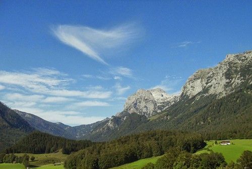 周公解梦：梦见高山拦路图1